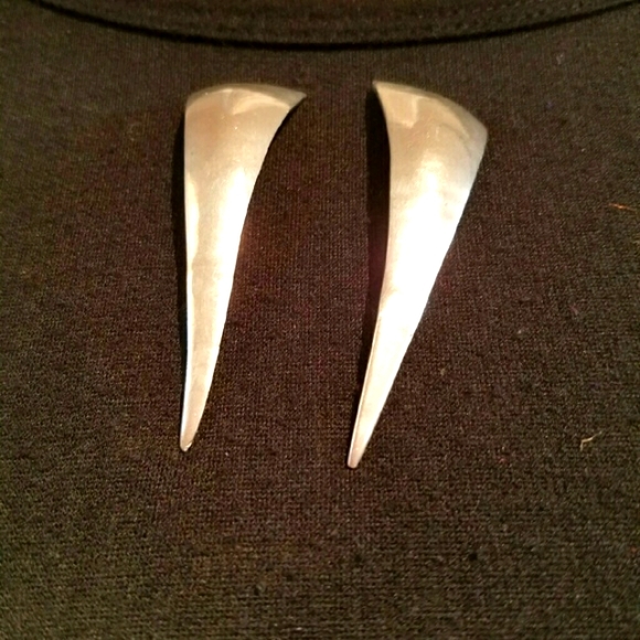 Robin Kahn Vintage Shard Pewter Earrings - Picture 2 of 10